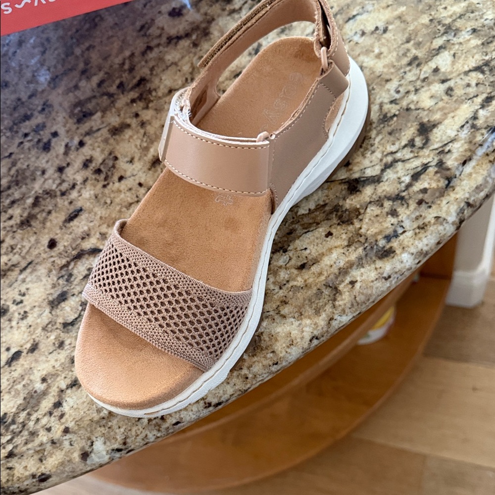 Easy Spirit Natural Slip-On Sandals NEW!!  Never Worn! SUMMER SANDAL! Size 5M.